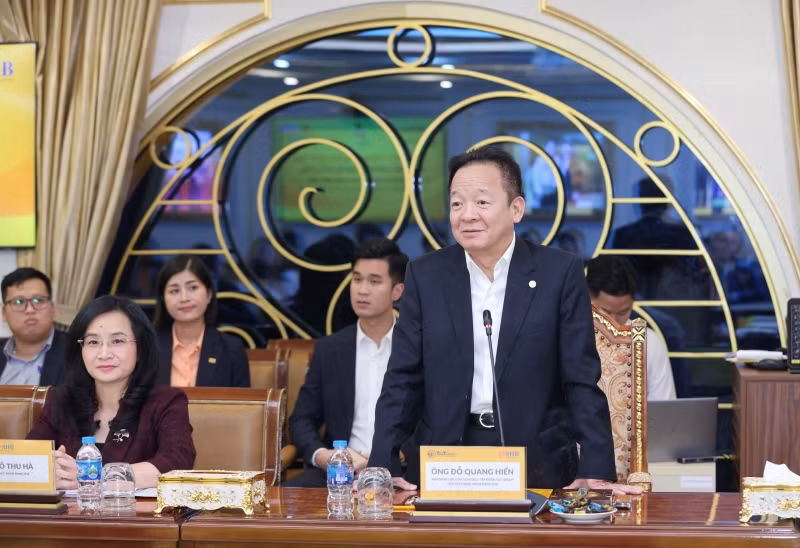 Chủ tịch Ủy ban Chiến lược Tập đoàn T&T Group, Chủ tịch Hội đồng quản trị Ngân hàng SHB Đỗ Quang Hiển phát biểu tại sự kiện. Chủ tịch Ủy ban Chiến lược Tập đoàn T&T Group, Chủ tịch Hội đồng quản trị Ngân hàng SHB Đỗ Quang Hiển phát biểu tại sự kiện.