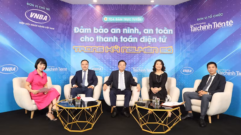 Các diễn giả chia sẻ ý kiến tại cuộc tọa đàm.