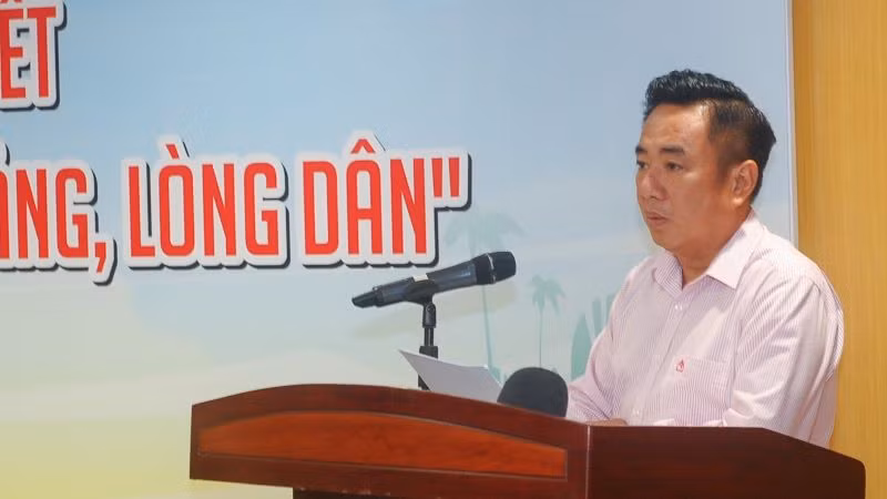 Phó Tổng Giám đốc Ngân hàng Chính sách xã hội Huỳnh Văn Thuận phát biểu.