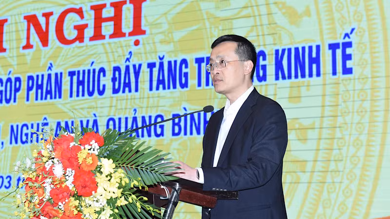 Phó Thống đốc Ngân hàng Nhà nước Phạm Quang Dũng phát biểu tại Hội nghị.