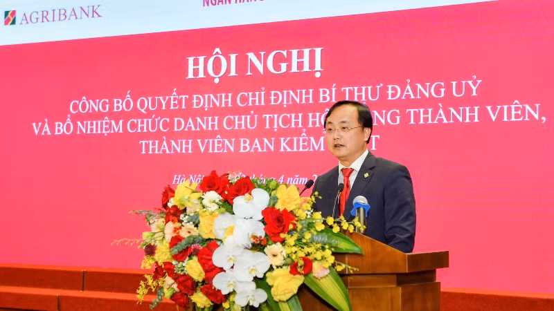 Chủ tịch Hội đồng Thành viên Agribank Tô Huy Vũ phát biểu nhận nhiệm vụ.