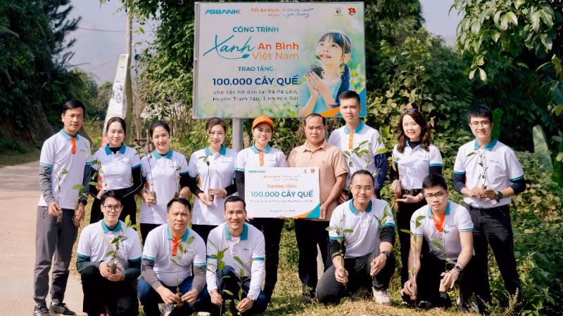 ABBANK gây quỹ thành công 100.000 cây quế.
