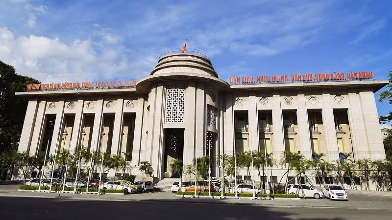 Ngân hàng Nhà nước sẽ xử lý nghiêm theo quy định của pháp luật các trường hợp vi phạm, các tổ chức tín dụng cạnh tranh lãi suất không lành mạnh, không đúng quy định.