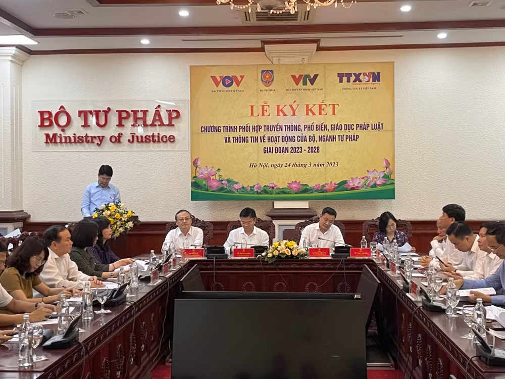 Quang cảnh lễ ký kết.