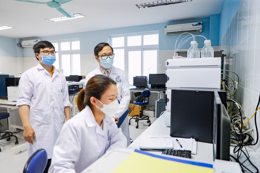 Hoạt động nghiên cứu khoa học tại Đại học Quốc gia Hà Nội.