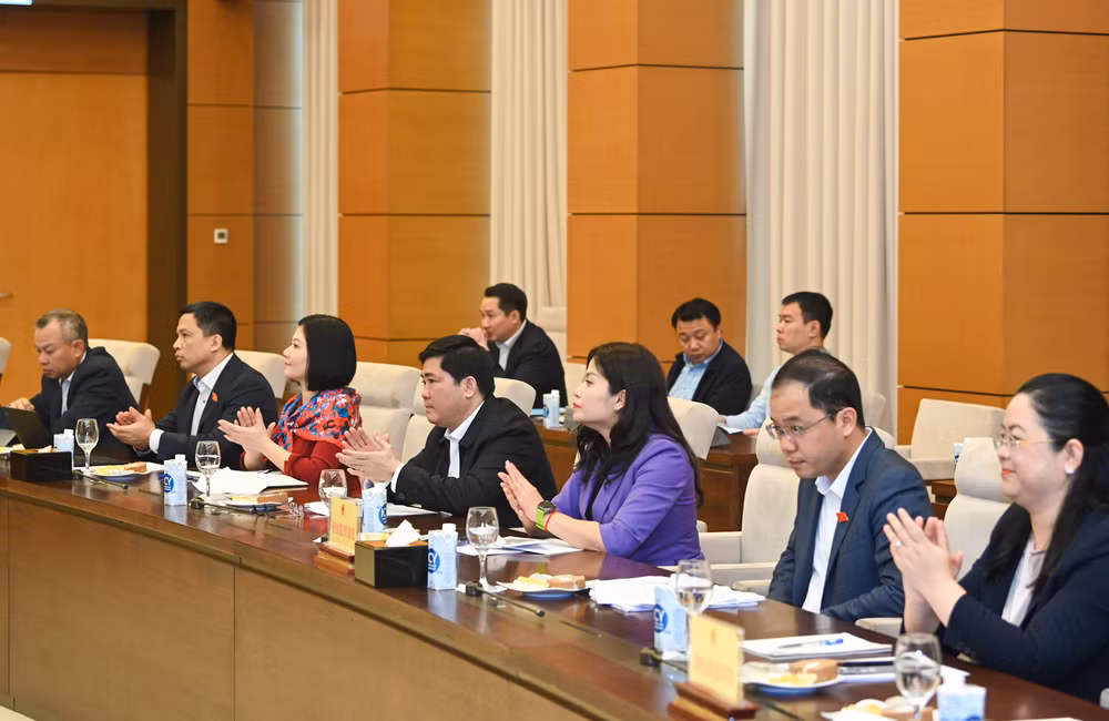 Các đại biểu dự cuộc họp. Các đại biểu dự cuộc họp.