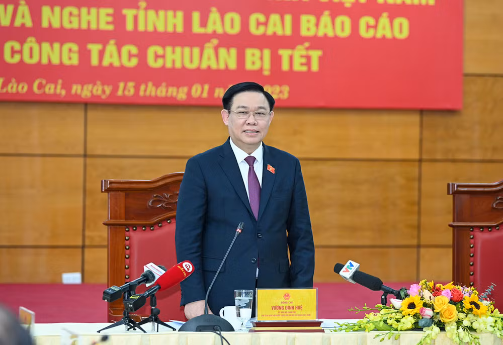 [Ảnh] Chủ tịch Quốc hội Vương Đình Huệ thăm, chúc Tết Đảng bộ, chính quyền, lực lượng vũ trang và nhân dân tỉnh Lào Cai ảnh 5