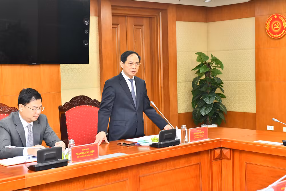 Đồng chí Bùi Thanh Sơn phát biểu tại buổi gặp mặt.
