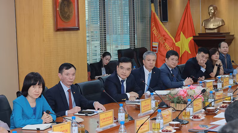 Chủ tịch Hội đồng Thành viên SCIC Nguyễn Chí Thành chia sẻ tại buổi làm việc.
