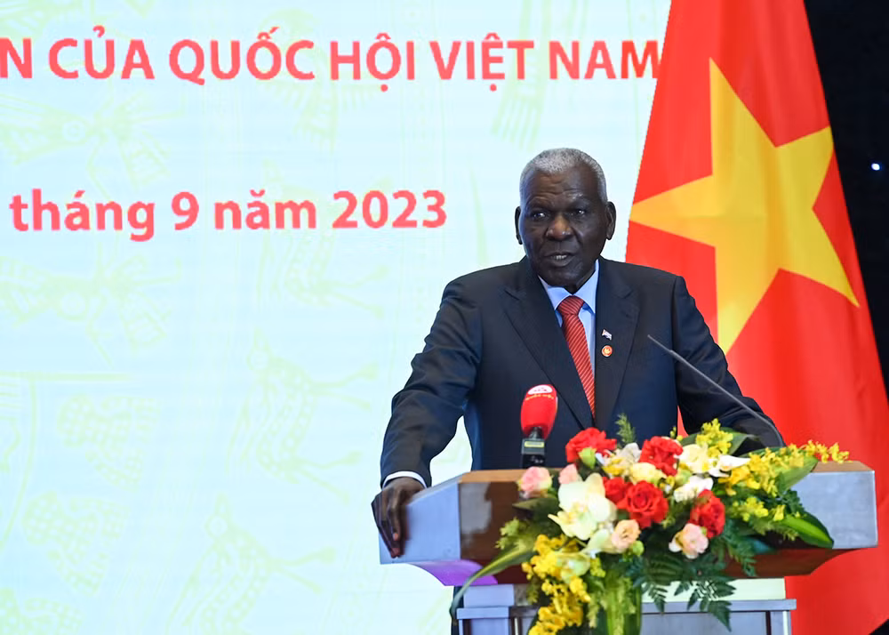 [Ảnh] Lễ trao Huân chương cao quý của nước Cộng hòa Cuba tặng lãnh đạo Quốc hội Việt Nam ảnh 3