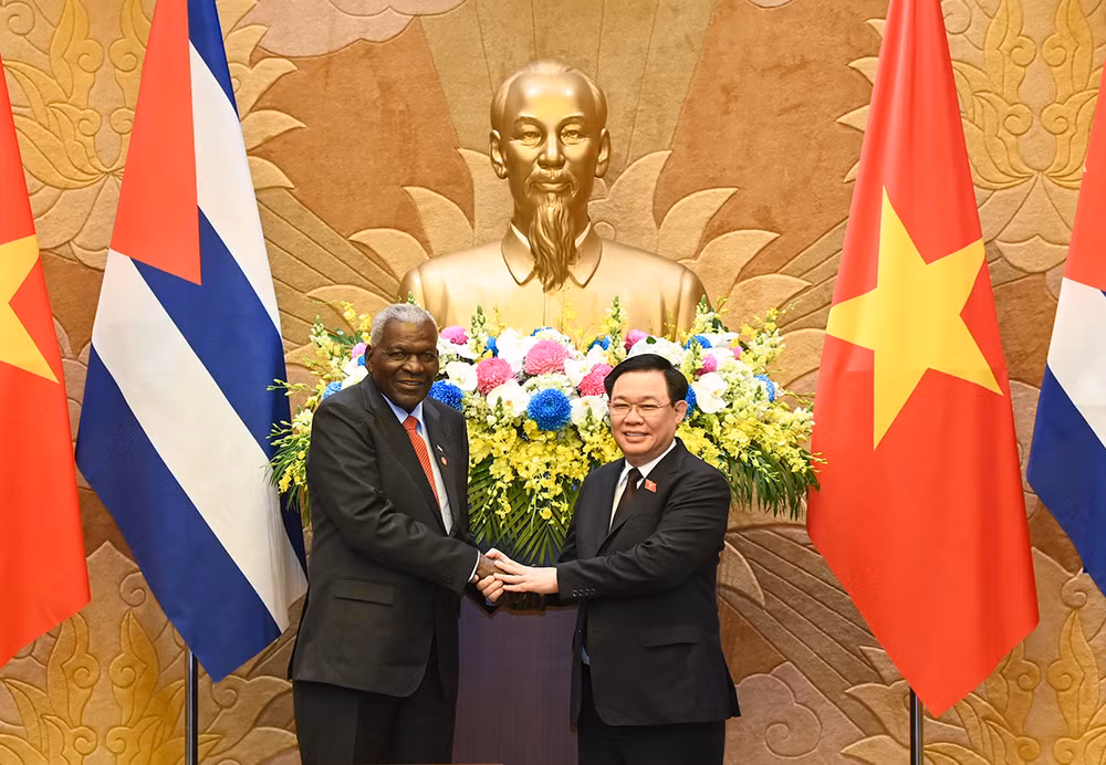 Chủ tịch Quốc hội Vương Đình Huệ và Chủ tịch Quốc hội Cuba Esteban Lazo Hernandez tại buổi tiếp. (Ảnh: DUY LINH) Chủ tịch Quốc hội Vương Đình Huệ và Chủ tịch Quốc hội Cuba Esteban Lazo Hernandez tại buổi tiếp. (Ảnh: DUY LINH)