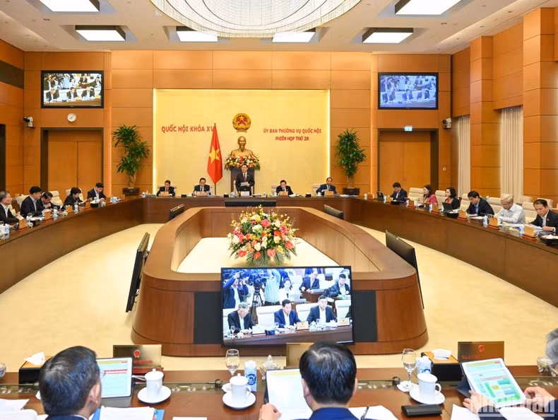Quang cảnh phiên họp. Quang cảnh phiên họp.