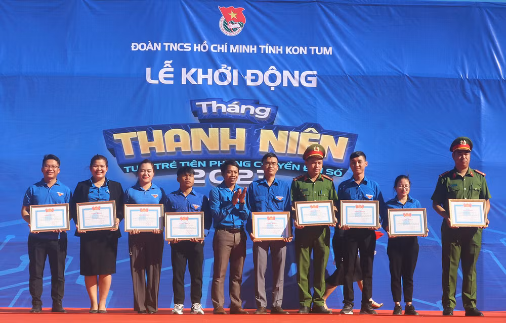 Khen thưởng tập thể có thành tích xuất sắc trong triển khai và thực hiện Chương trình Tình nguyện mùa đông năm 2022, Xuân tình nguyện năm 2023.