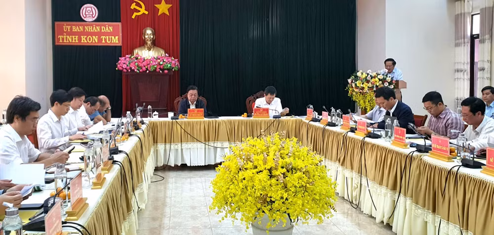 Quang cảnh buổi làm việc.