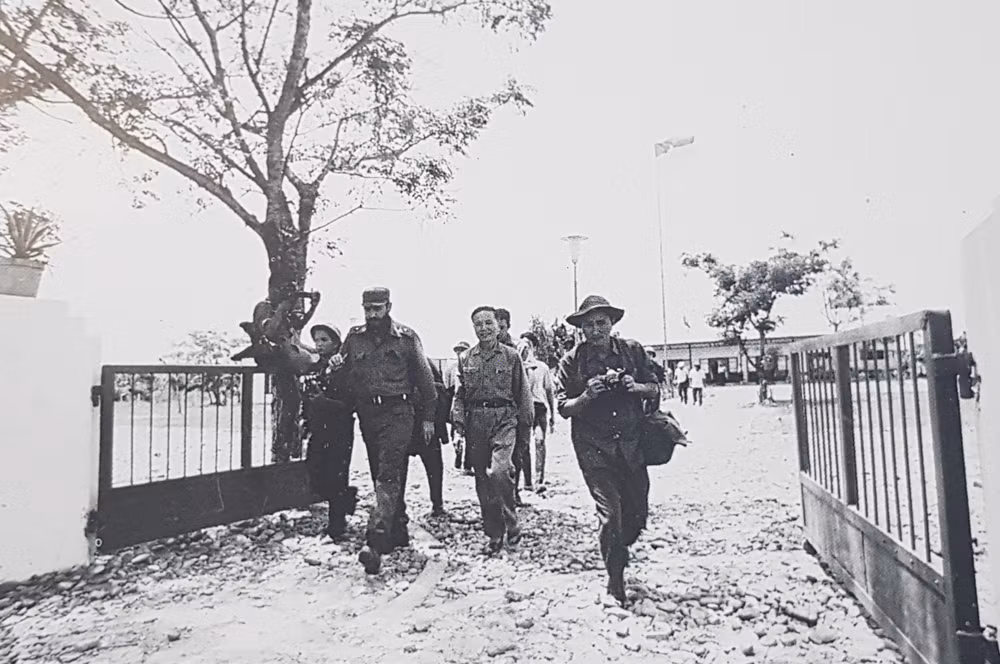 Chủ tịch Cuba Fidel Castro thăm Chính phủ Cách mạng lâm thời Cộng hòa miền nam Việt Nam. (Ảnh tư liệu) Chủ tịch Cuba Fidel Castro thăm Chính phủ Cách mạng lâm thời Cộng hòa miền nam Việt Nam. (Ảnh tư liệu)
