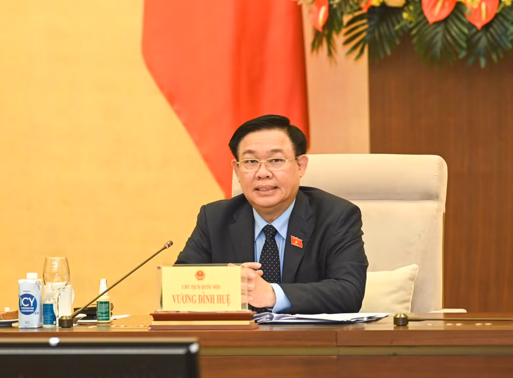 Chủ tịch Quốc hội Vương Đình Huệ phát biểu ý kiến tại cuộc họp. 