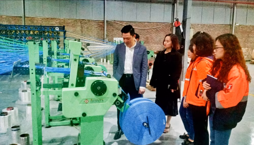 Công ty Núi Pháo (đơn vị thành viên của MHT) hỗ trợ phát triển doanh nghiệp phụ trợ chuyên may bao bì đựng hàng hóa, để giải quyết việc làm tại huyện Đại Từ (Thái Nguyên). Công ty Núi Pháo (đơn vị thành viên của MHT) hỗ trợ phát triển doanh nghiệp phụ trợ chuyên may bao bì đựng hàng hóa, để giải quyết việc làm tại huyện Đại Từ (Thái Nguyên).