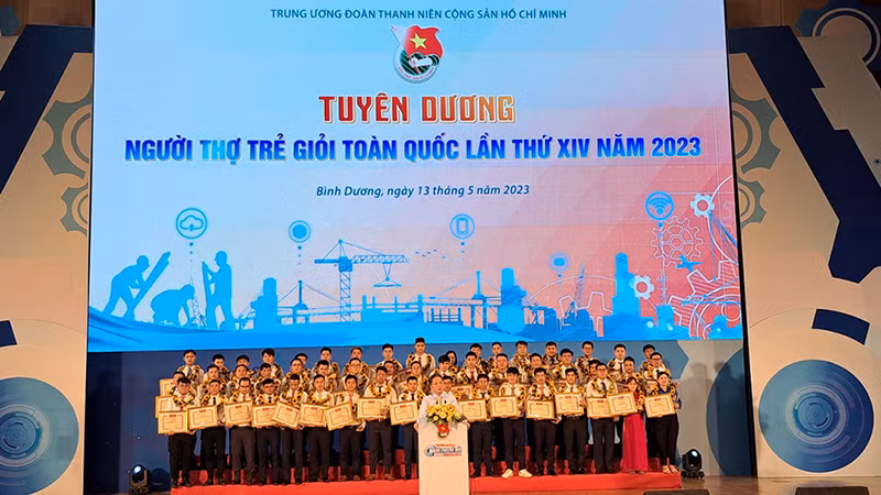 Đồng chí Trần Tuấn Anh, Ủy viên Bộ Chính trị, Trưởng Ban Kinh tế Trung ương, phát biểu ý kiến tại chương trình.