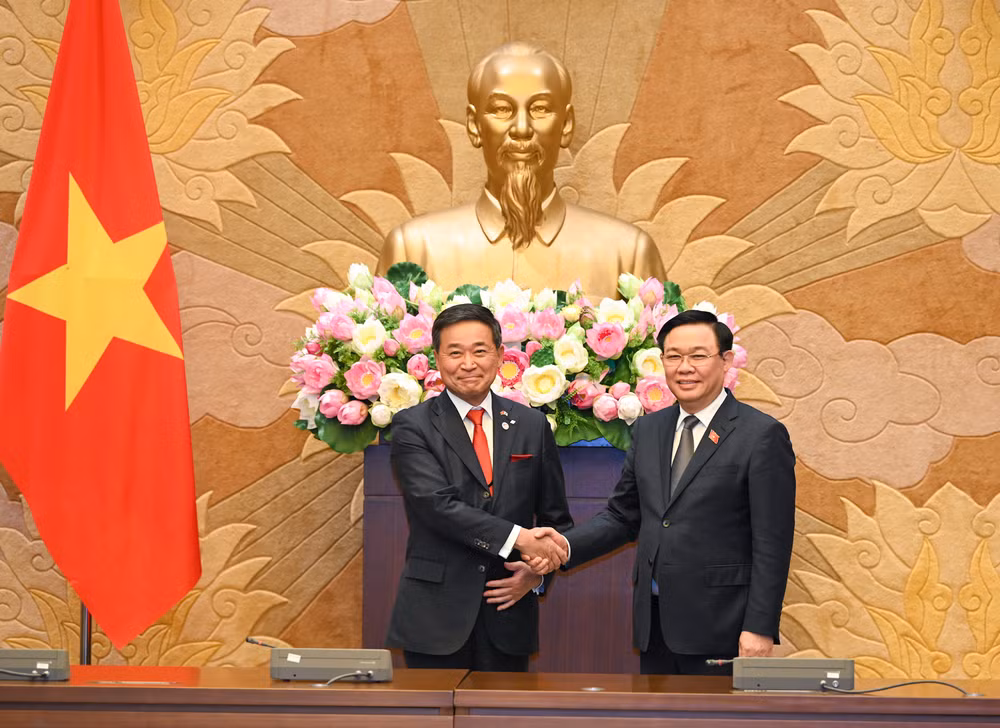 Chủ tịch Quốc hội Vương Đình Huệ với lãnh đạo Liên đoàn các tổ chức kinh tế Nhật Bản tại buổi tiếp.