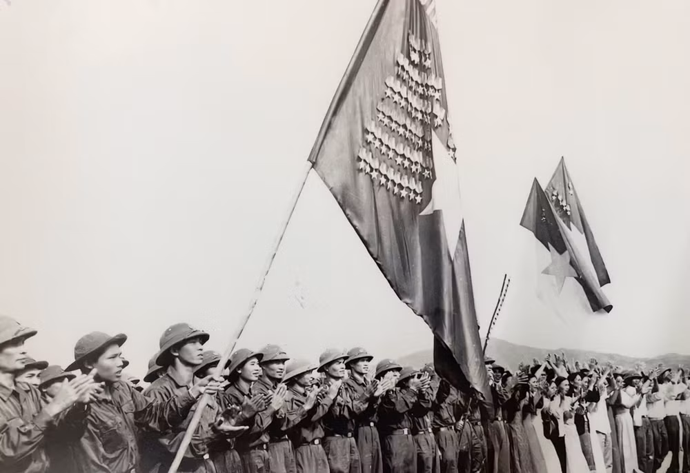 Quân dân Quảng Trị dự mít-tinh chào đón Chủ tịch Cuba Fidel Castro. (Ảnh Tư liệu) Quân dân Quảng Trị dự mít-tinh chào đón Chủ tịch Cuba Fidel Castro. (Ảnh Tư liệu)