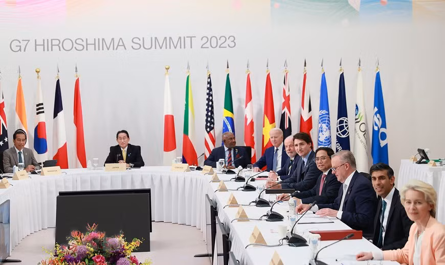 Hình ảnh Thủ tướng Phạm Minh Chính và Trưởng đoàn Nhóm các nước công nghiệp phát triển (G7) mở rộng tham dự phiên thảo luận Cùng hợp tác giải quyết đa khủng hoảng. Hình ảnh Thủ tướng Phạm Minh Chính và Trưởng đoàn Nhóm các nước công nghiệp phát triển (G7) mở rộng tham dự phiên thảo luận Cùng hợp tác giải quyết đa khủng hoảng.