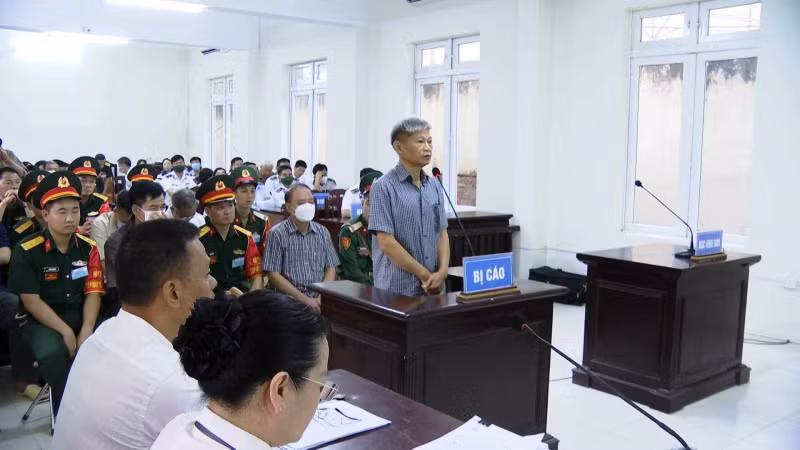 Bị cáo Nguyễn Văn Sơn, cựu Tư lệnh Cảnh sát biển tại phiên tòa. Bị cáo Nguyễn Văn Sơn, cựu Tư lệnh Cảnh sát biển tại phiên tòa.