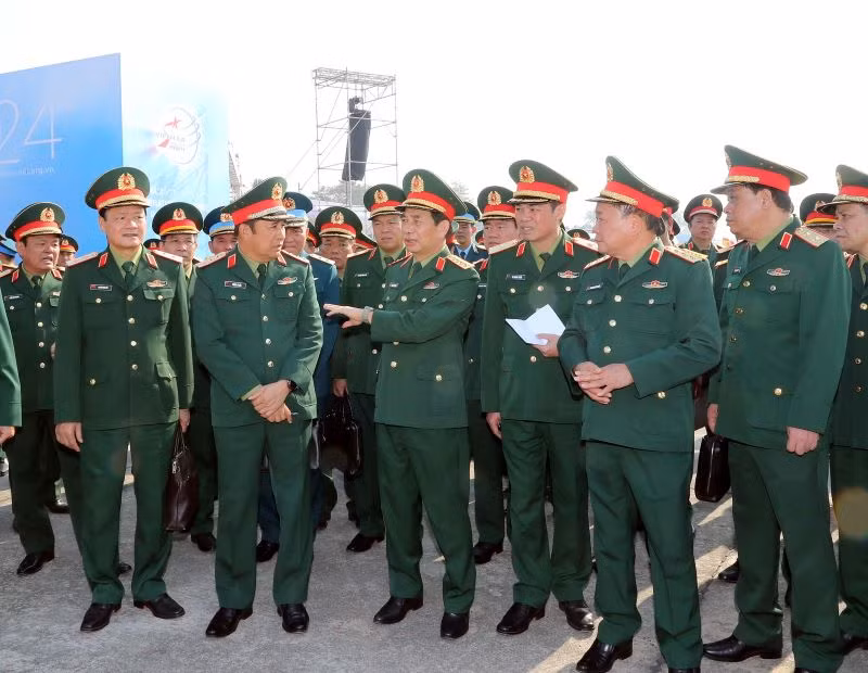 Đại tướng Phan Văn Giang kiểm tra công tác chuẩn bị cho Triển lãm. Đại tướng Phan Văn Giang kiểm tra công tác chuẩn bị cho Triển lãm.