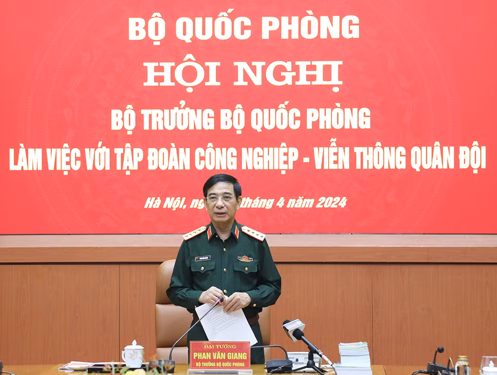 Đại tướng Phan Văn Giang phát biểu ý kiến tại hội nghị.