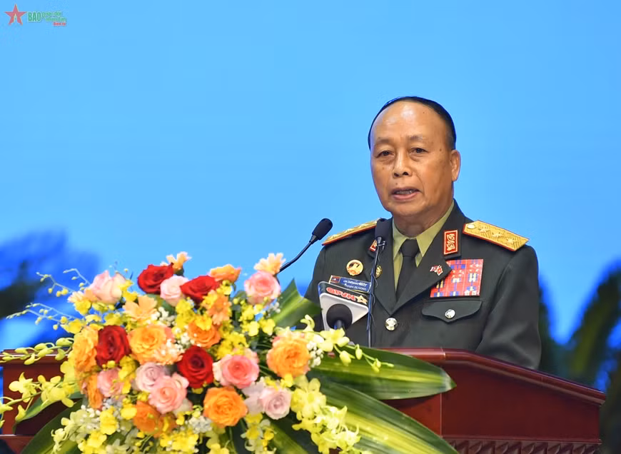 Thượng tướng Thongloi Silivong phát biểu tại buổi lễ. (Ảnh: Báo Quân đội nhân dân) Thượng tướng Thongloi Silivong phát biểu tại buổi lễ. (Ảnh: Báo Quân đội nhân dân)
