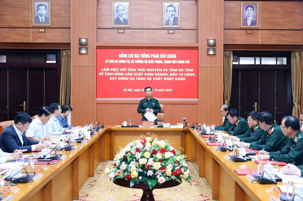 Quang cảnh cuộc họp. Quang cảnh cuộc họp.