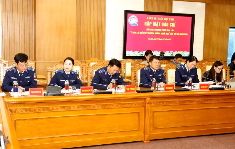 Đại biểu các cơ quan chức năng Bộ Tư lệnh Cảnh sát biển Việt Nam. Đại biểu các cơ quan chức năng Bộ Tư lệnh Cảnh sát biển Việt Nam.