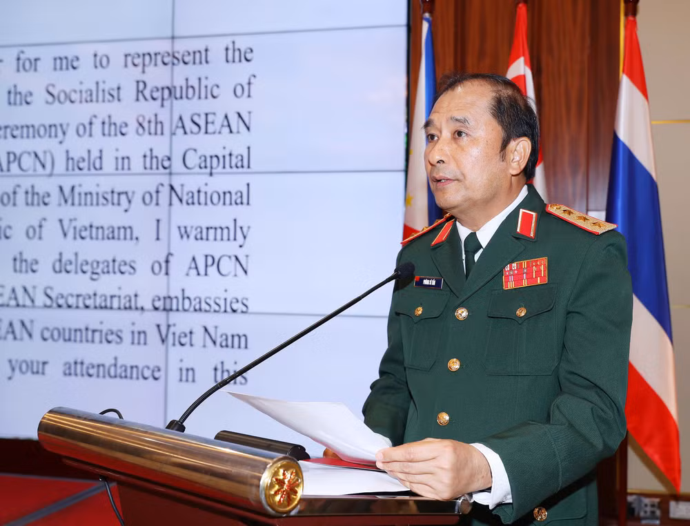Thượng tướng Phùng Sĩ Tấn, Phó Tổng Tham mưu trưởng Quân đội nhân dân Việt Nam phát biểu khai mạc hội nghị. (Ảnh: Trọng Đức)