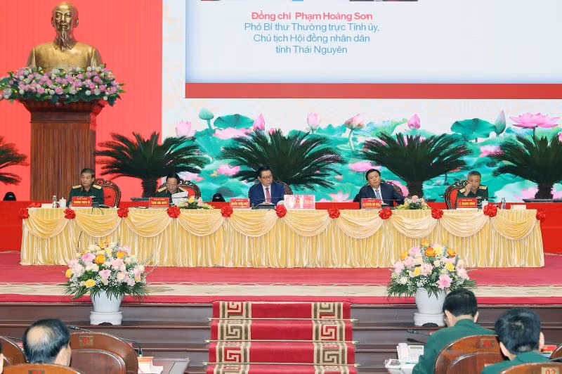 Đoàn Chủ tịch Hội thảo.