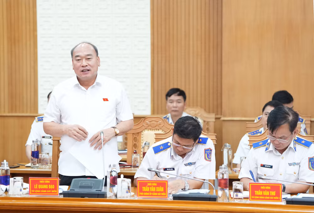 Thiếu tướng Lê Quang Đạo, Tư lệnh Cảnh sát biển Việt Nam phát biểu tại hội nghị.