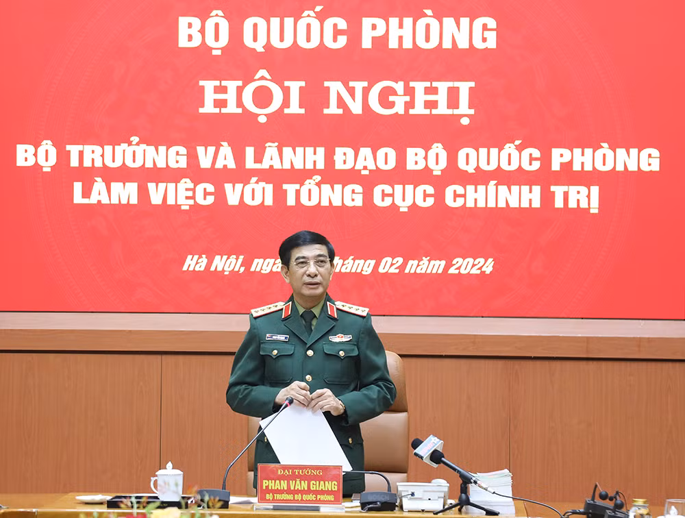 Đại tướng Phan Văn Giang phát biểu ý kiến tại hội nghị.