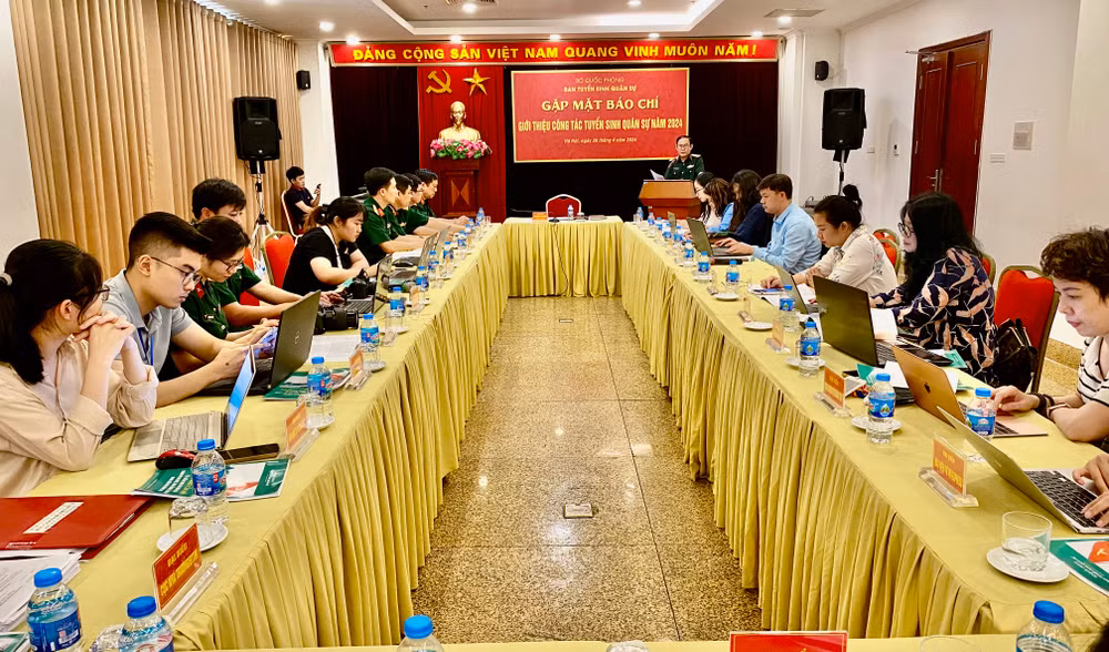 Quang cảnh buổi gặp mặt. Quang cảnh buổi gặp mặt.