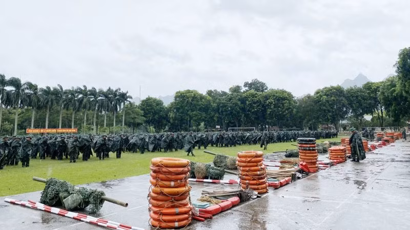 Trung đoàn 141, Sư đoàn 3 (Quân khu 1) triển khai lực lượng, phương tiện sẵn sàng tham gia phòng, chống bão số 3. Trung đoàn 141, Sư đoàn 3 (Quân khu 1) triển khai lực lượng, phương tiện sẵn sàng tham gia phòng, chống bão số 3.