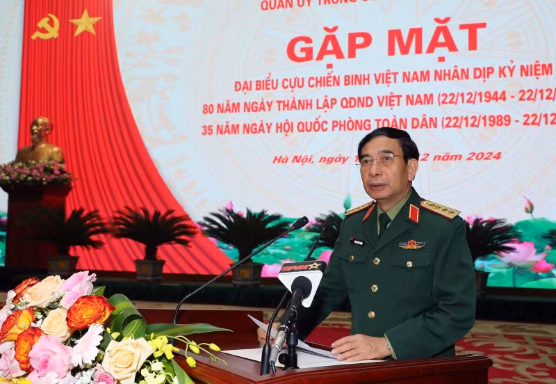 Đại tướng Phan Văn Giang phát biểu ý kiến tại buổi gặp mặt.