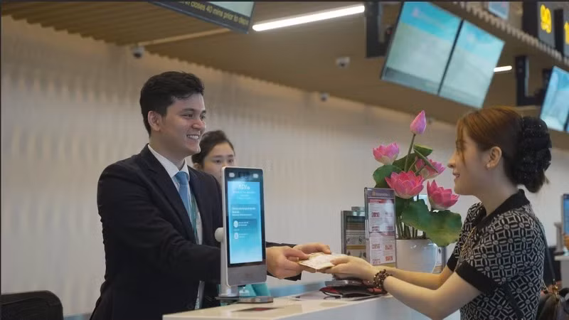 Hành khách làm thủ tục tại Nhà ga T3 Tân Sơn Nhất.