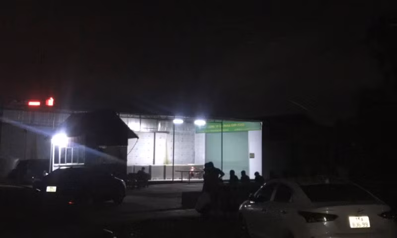 Hiện trường vụ nổ được lực lượng công an phong tỏa, điều tra