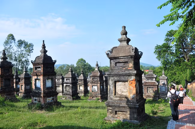 Một góc vườn tháp chùa Bổ Đà. Một góc vườn tháp chùa Bổ Đà.