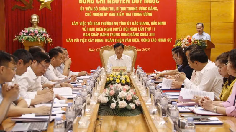 Đoàn công tác Trung ương do đồng chí Nguyễn Duy Ngọc làm trưởng đoàn làm việc với Tỉnh ủy Bắc Giang, Bắc Ninh.