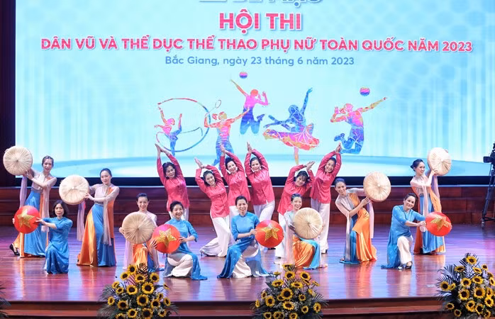 Trình diễn nghệ thuật tại Lễ bế mạc Hội thi Dân vũ và Thể dục thể thao phụ nữ toàn quốc năm 2023.