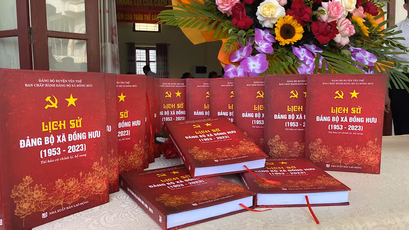 Sách Lịch sử Đảng bộ xã Đồng Hưu giai đoạn 1953-2023. Sách Lịch sử Đảng bộ xã Đồng Hưu giai đoạn 1953-2023.