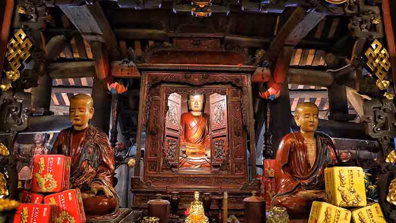  Bộ tượng Tam Tổ Trúc Lâm trong chùa là bảo vật quốc gia.