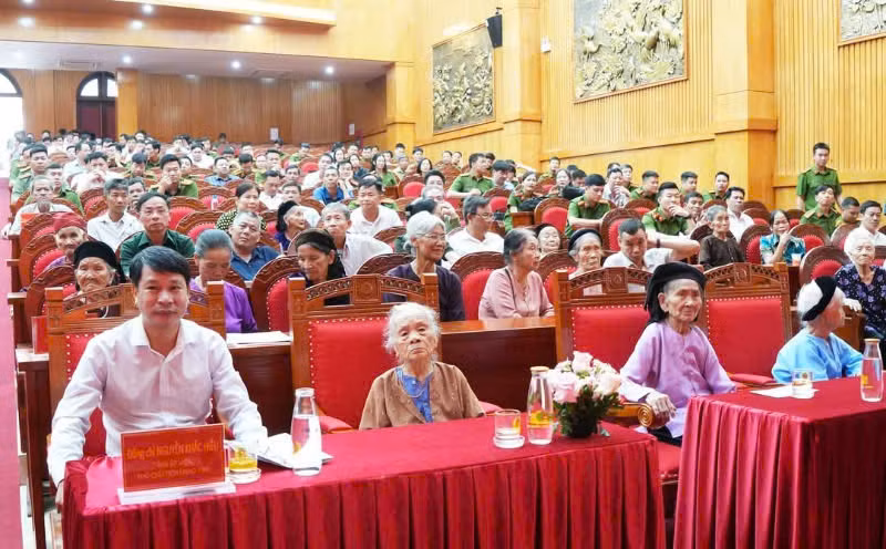 Toàn cảnh hội nghị.