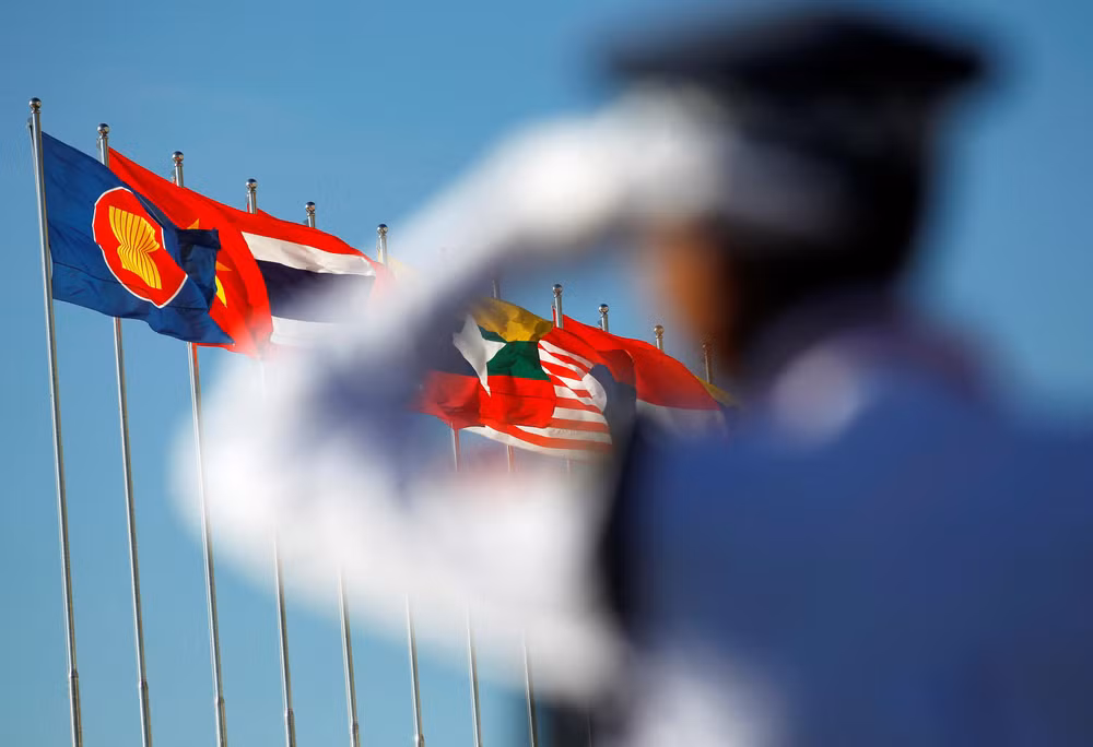 Cờ của các quốc gia Đông Nam Á tại Trung tâm Hội nghị quốc tế Myanmar tại Naypyitaw, tháng 11/2014. (Ảnh: Reuters)