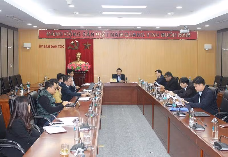 Bộ trưởng, Chủ nhiệm Hầu A Lềnh, Trưởng ban Chỉ đạo Chuyển đổi số Ủy ban Dân tộc chủ trì phiên họp.