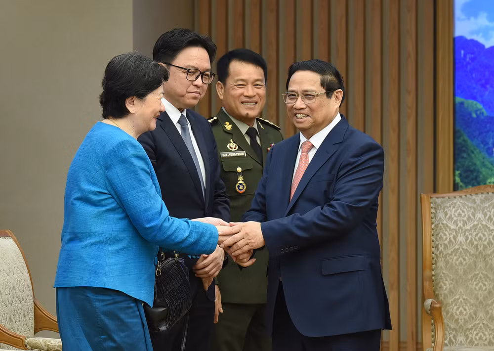 Thủ tướng Phạm Minh Chính với các thành viên đi cùng Phó Thủ tướng Chính phủ Hoàng gia Campuchia Neth Savoeun. Thủ tướng Phạm Minh Chính với các thành viên đi cùng Phó Thủ tướng Chính phủ Hoàng gia Campuchia Neth Savoeun.
