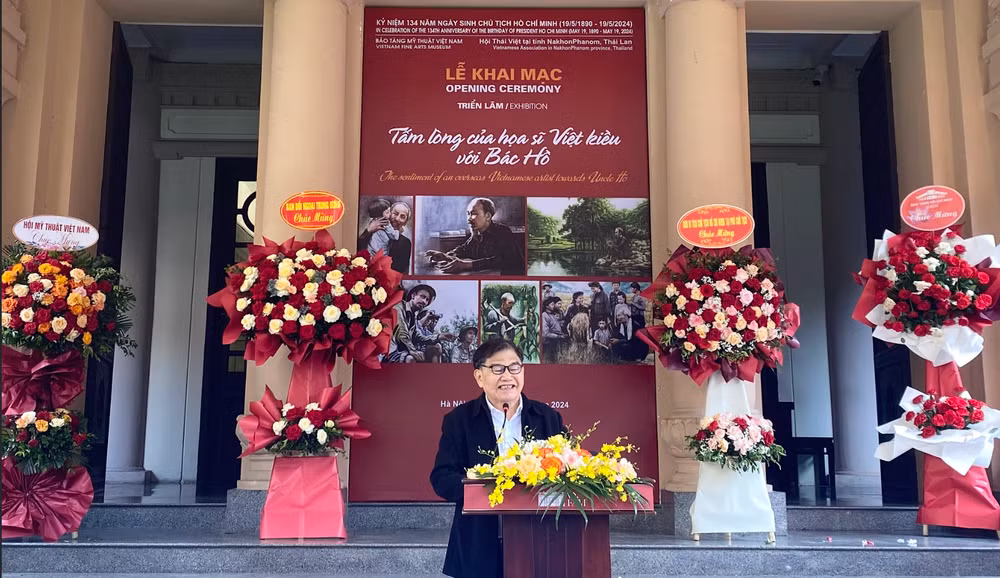 Họa sĩ Đào Trọng Lý - tác giả của những tác phẩm được trưng bày tại Triển lãm - bày tỏ cảm xúc tại lễ khai mạc. Ảnh: THU DUYÊN. Họa sĩ Đào Trọng Lý - tác giả của những tác phẩm được trưng bày tại Triển lãm - bày tỏ cảm xúc tại lễ khai mạc. Ảnh: THU DUYÊN.